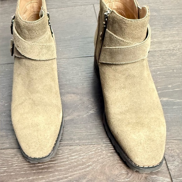 🌸BLONDO🌸 Shanna Waterproof Bootie in Dark Taupe - Picture 2 of 6